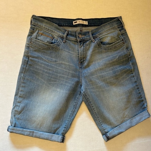 Levi’s Bermuda women’s light wash denim jean flap pocket shorts Sz-8. L6 - Picture 4 of 8